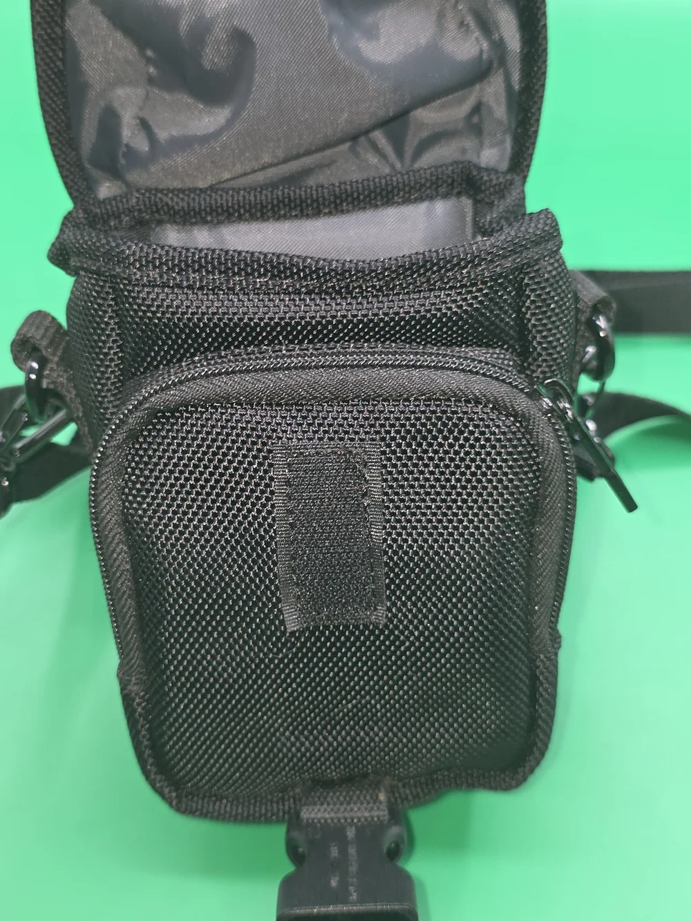 Tamrac Black Compact Messenger Camera Pouch